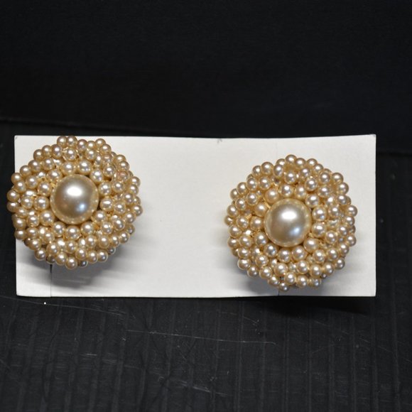 Vintage Tan Beige Champagne Faux Pearl Round Stud Screw Back Clip On Earrings - Picture 1 of 7